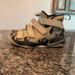 Nike LeBron Soldier High-Top Camo Sneakers EUC 6.5Y or 8 women’s